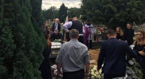 Niebo zapłakało nad grobem Piotra Wieteski. Setki osób wzięło udział w pogrzebie 19-latka