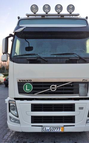 Kradzież ciągnika siodłowego Volvo. Poszukiwania prowadzi ekipa Krzysztofa Rutkowskiego