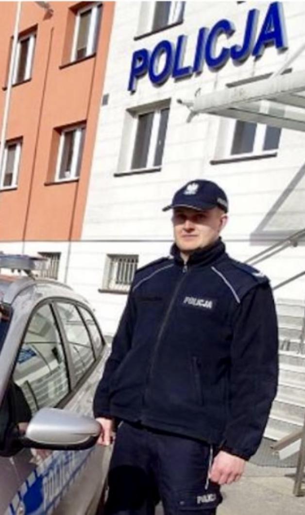 Środa Wlkp.: Policjanci eskortowali dziecko do szpitala. Roczny chłopiec połknął płyn do czyszczenia toalet